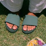 Women's ESSNTLS Slide Leaf